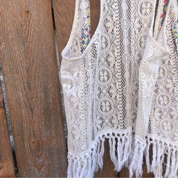 LOVE ON A HANGER Women’s White Colorful Knit Lacy Vest Fringe Western Size S/M - Picture 11 of 12